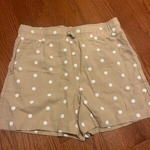 32 Degrees girl’s tan shorts with white dots